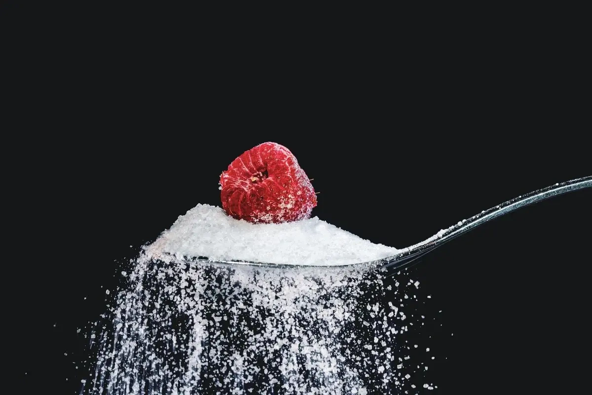 Spiser du (for meget) sukker? Her er 4 tips til at passe godt på dine tænder alligevel